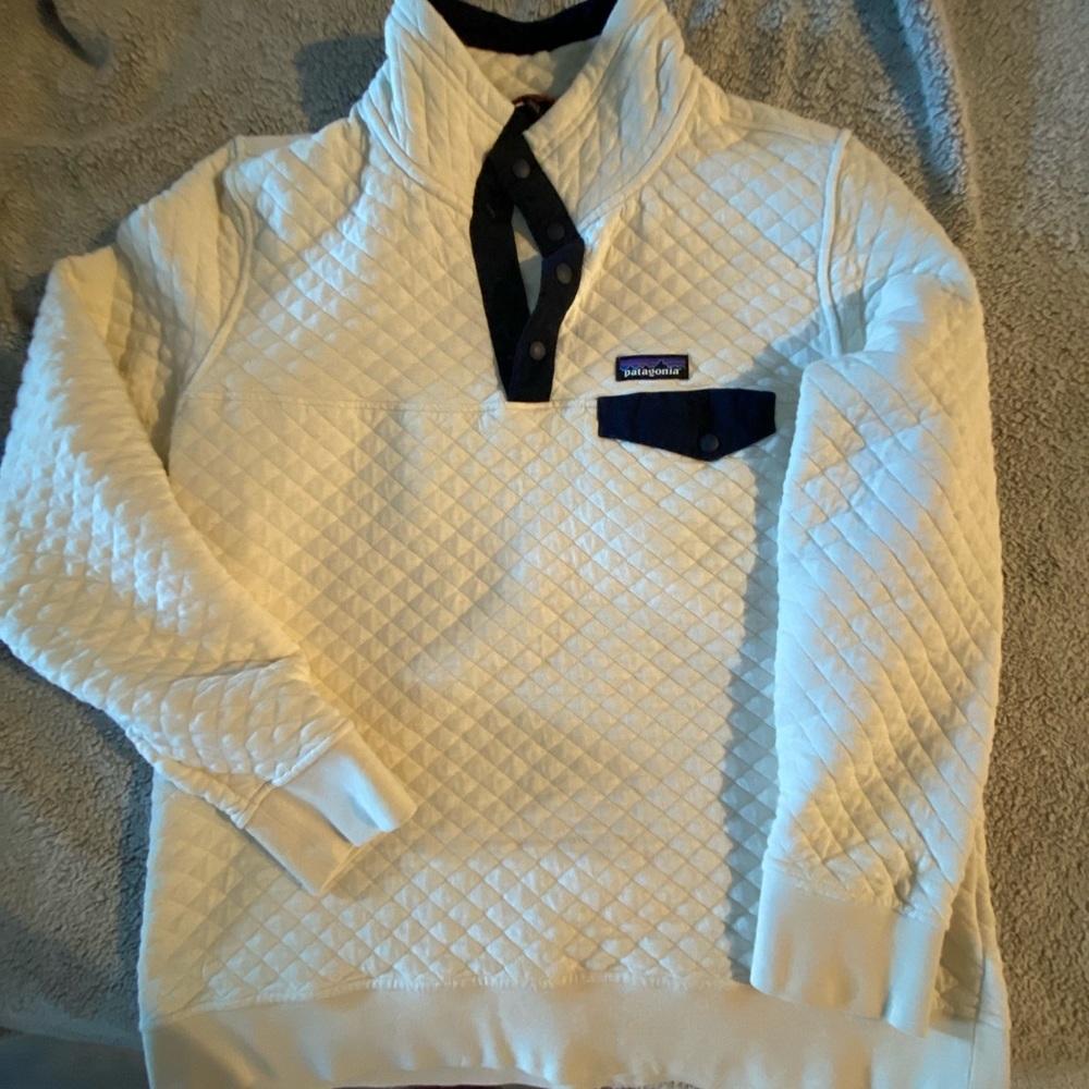 Patagonia tan quilt pullover
